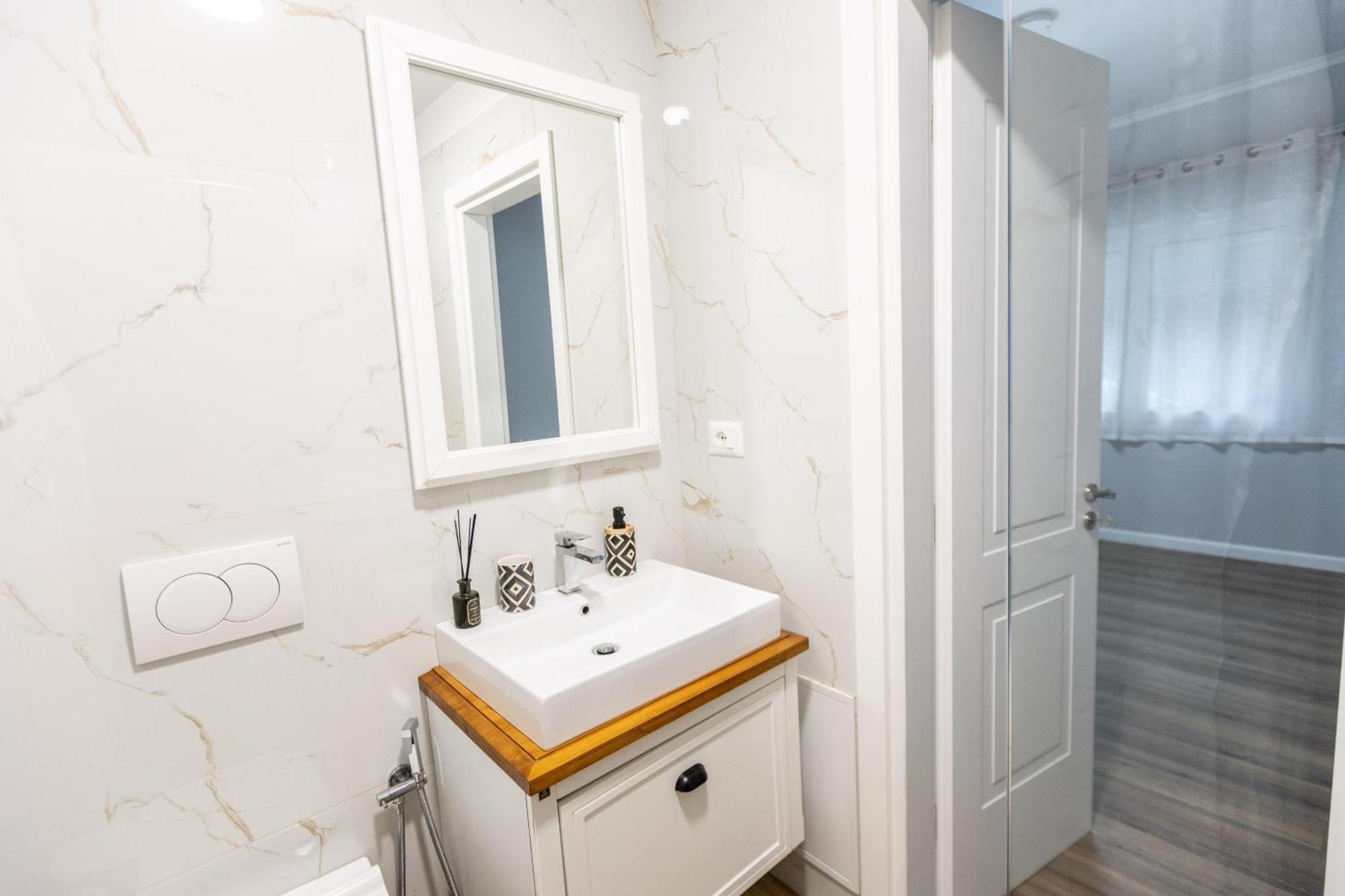 Eka Luxury Tiranë